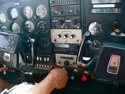 Jet Airlines: Cessna 182 Cockpit