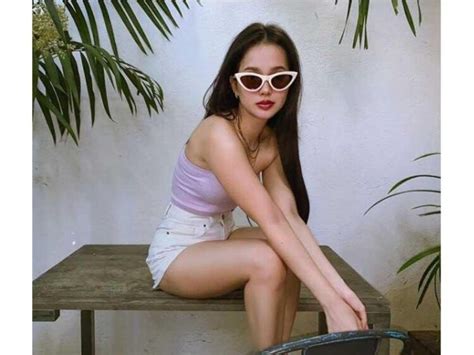 4 Hot Sexy Sarah Edwards Bikini Pics