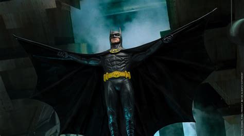 Michael Keatons Batman 1989 Gets A New Hot Toy Figure