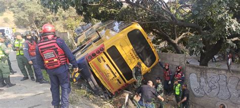 Autob S Se Volc En La Bajada De Taz N Provoc Fuerte Congesti N Vehicular