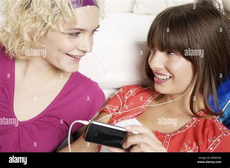 Two Teenage Girls Using An Mp3 Player Stock Photo Alamy