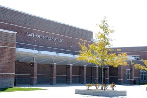 Sawtooth Middle School Logo