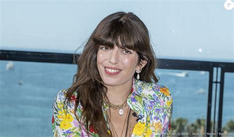 Lou Doillon blonde platine et ventre plat mois après l accouchement mode bombe activé