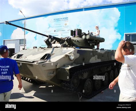 Modern british army vehicles hi-res stock photography and images - Alamy