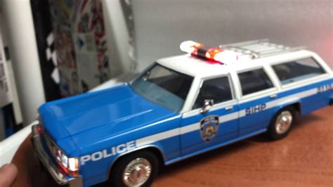 Ford LTD Crown Victoria Wagon NYPD By Greenlight With Custom Lights 1