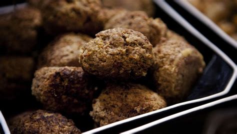 Plejehjem serverede frikadeller med risiko for salmonella Det må ikke