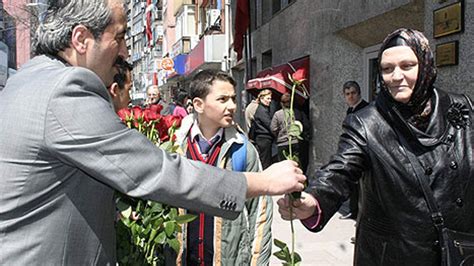 Alperenler gül dağıttı Zonguldak Pusula Son Dakika Haberleri