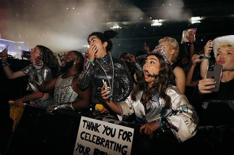 Beyoncés Renaissance Tour Fan Looks Dazed