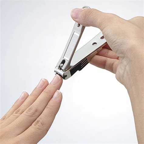 Nail Clipper With Metal Cover Takumi No Waza Series GREEN BELL