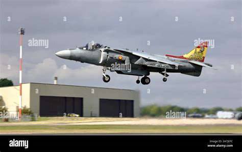 Av 8b Harrier Jump Jet Hi Res Stock Photography And Images Alamy