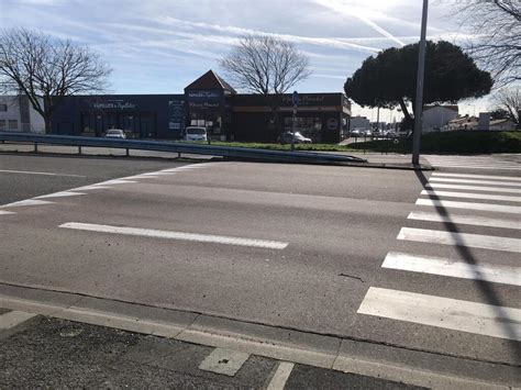 Une piétonne renversée par une voiture au rond point du Leclerc des