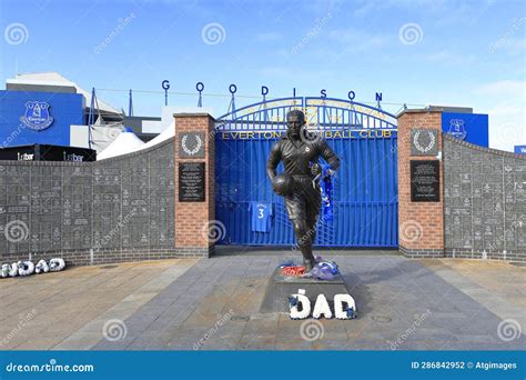 A Statue of Dixie Dean Outside Goodison Park Editorial Photography ...