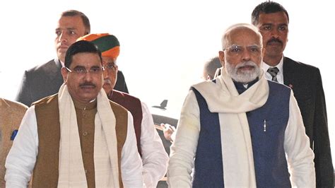 pm modi extends birthday   union minister pralhad joshi dd