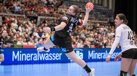 Der Sport Tag Kantersieg Gegen Slowakei Dhb Frauen L Sen Ihr Em