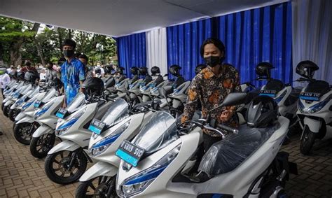 Ini Cara Sewa Motor Listrik Di Gojek Grab Dan Indrive Okezone Economy