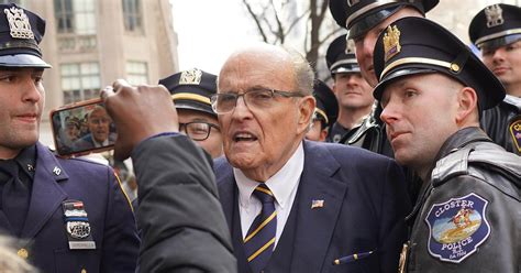 Rudy Giuliani Sued By Ex Wife Over Unpaid 262k Divorce Settlement