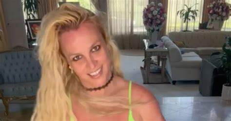 Britney Spears Relaxes On Boat In Hot Pink Bikini Photos