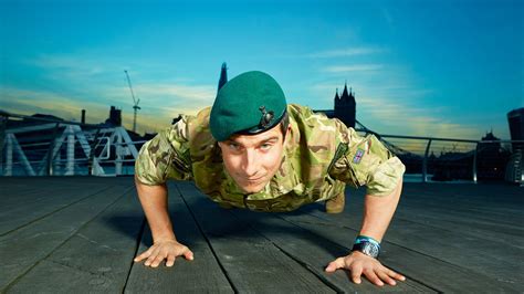 Bear Doing Press Ups In His Uniform 😊 ️😎💗 Military Men Bear Grylls