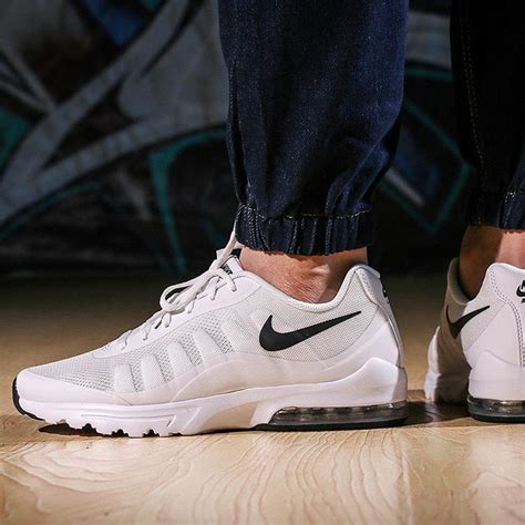 Tenis Nike Air Max Invigor Blanco Hombre