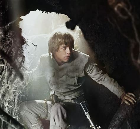 Luke Enters The Dark Side Cave On Dagobah Esb 01 Fantascienza