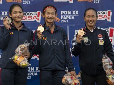 TYAS MURTININGSIH RAIH EMAS LARI 100 METER PON PAPUA ANTARA Foto