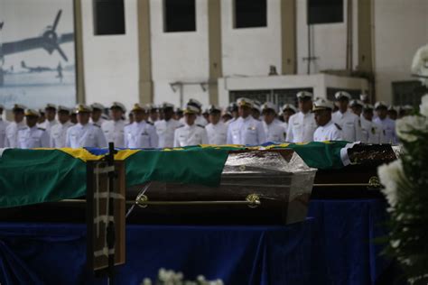 Marinha Presta Homenagem A Fuzileiros Mortos Em Acidente De Helic Ptero