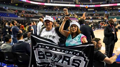 Spurs fans don't complain much about NBA refs on Twitter | kens5.com