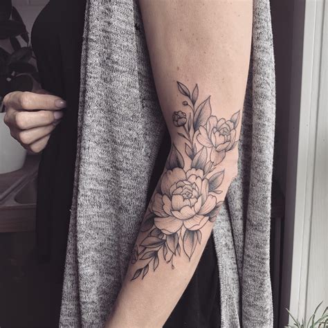 Exquisite Black and Grey Floral Tattoos by Vanessa Dong | Floral tattoo sleeve, Marquesan ...