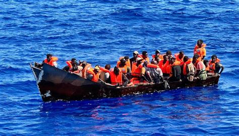 Al Menos Migrantes Mueren En Un Naufragio Frente A La Costa De