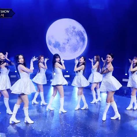 Wjsn Performing Secret And Save Me Save You For The Opening Show