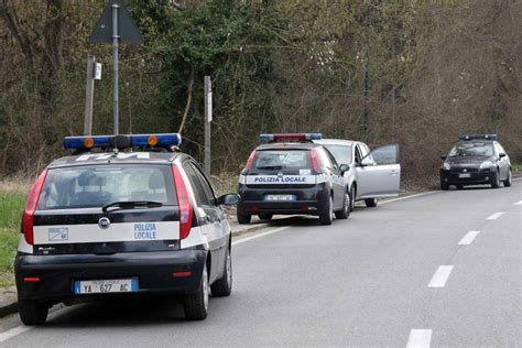 Investe Un Pedone E Non Lo Soccorre Denunciata E Multata Una Donna