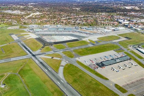 Hamburg Von Oben Gel Nde Des Flughafens Mit Terminals Start Und