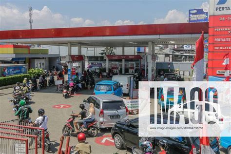 Rising Fuel Prices In Indonesia A Queue Of Vehicles Refueling At A