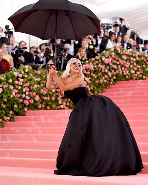 Lady Gaga Se Cambia El Look Cuatro Veces La Alfombra Roja De La Met