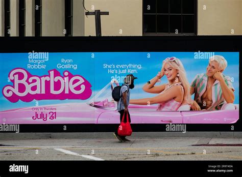 Campagne Publicitaire Faisant La Promotion Du Film Barbie Banque De