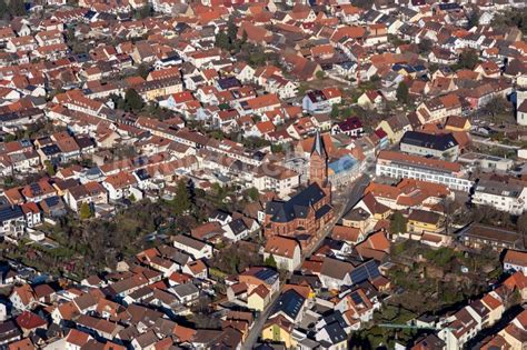 Luftaufnahme Plankstadt Kirchengebäude der kath Kirche St Nikolaus