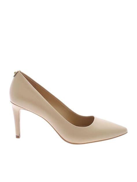 Michael Kors Dorothy Leather Pumps In Nude Color In Beige Natural