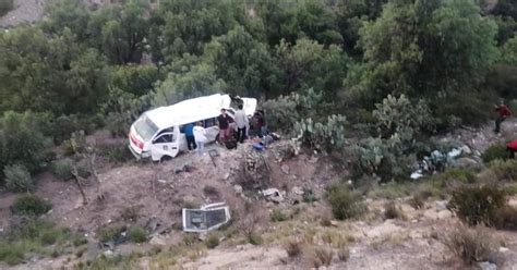 Camioneta Con Turistas Cae A Barranco En Hidalgo Hay Un Muerto Y