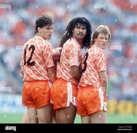 Van basten 1988 soviet hi-res stock photography and images - Alamy