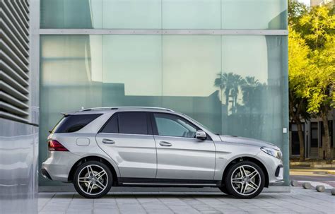 Mercedes Benz ML primeşte un facelift şi e redenumit oficial faceţi