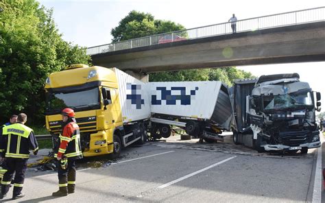 Lange Staus Nach Unfall A61 Bei Bad Neuenahr Stundenlang Gesperrt