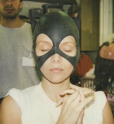 Michelle Pfeiffer trying on her Catwoman mask for Batman Returns 1992 : r/OldSchoolCelebs