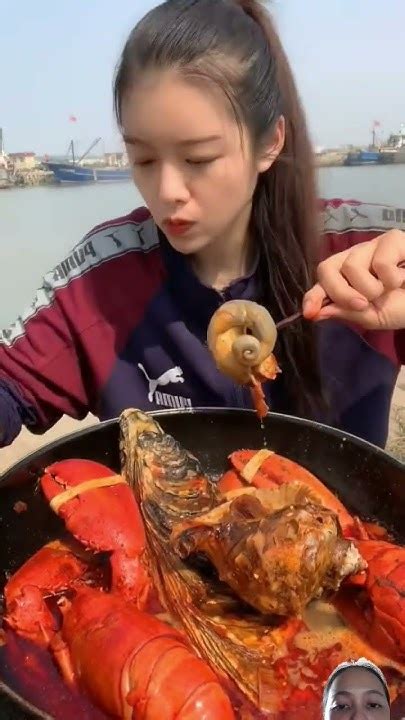 Lobster Was So Big That The Female Fisherman Was Frightened And Ate