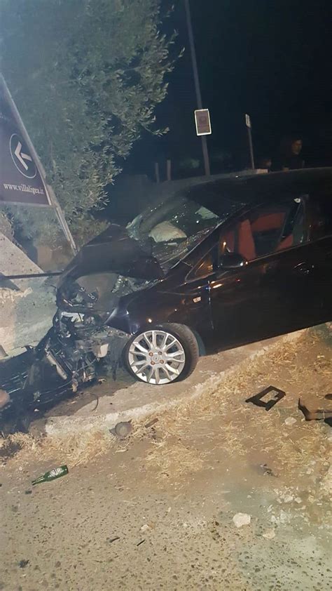 Auto contro un muro a Cariati cinque feriti c è un bambino in