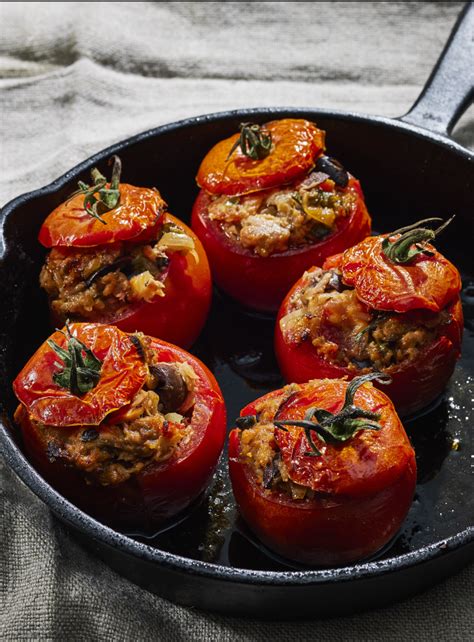 Sappig Spaans Lente Recept Gevulde Tomaten Met Tonijn En Olijven