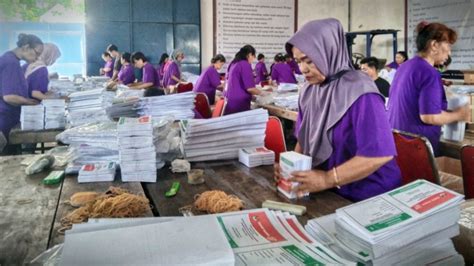 KPU Tulungagung Targetkan Penyortiran Lipat Surat Suara 140 Ribu Per Hari