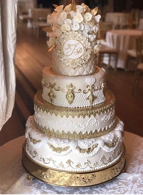 20 Elegant White And Gold Cake Designs The Wonder Cottage Classic Wedding Cake Big Wedding