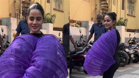 Moye Moye Ho Gaya Uorfi Javed Turns Up In A Purple Tube Outfit Netizens React Watch