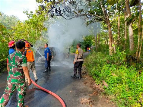 Mobil Avanza Ludes Terbakar Di Gunungkidul Diduga Korsleting Listrik