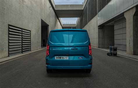 Ford mid-sizes its electric van lineup with 236-mile E-Transit Custom